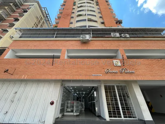 En Alquiler Local Comercial A Pie De Calle En Calle Sanchez Carrero Zona Centro Alto Trafico Mobiliario Listo Para Arrancar Tu Negocio Estef 25-3190