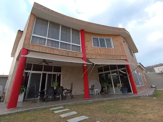 Yosmar Y Fernando Venden Casa En Lomas Del Country