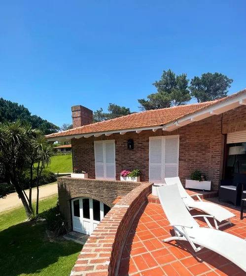 Espectacular Casa Con Pileta Climatízada En Pinamar -  Zona Golf Viejo