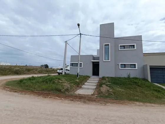 Moderna Casa En Salto Provincia De Buenos Aires
