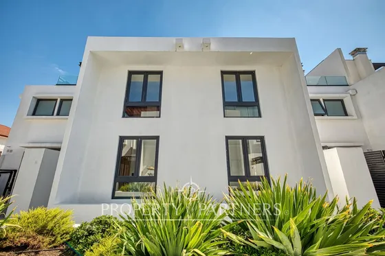 Espectacular Y Moderno Townhouse Ubicado En Barrio...