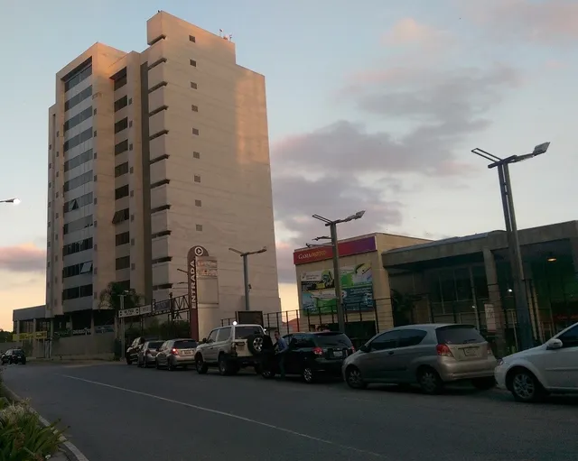  Macaracuay Alquiler Oficina Centro Gerencial Loma Vista  Yc 21