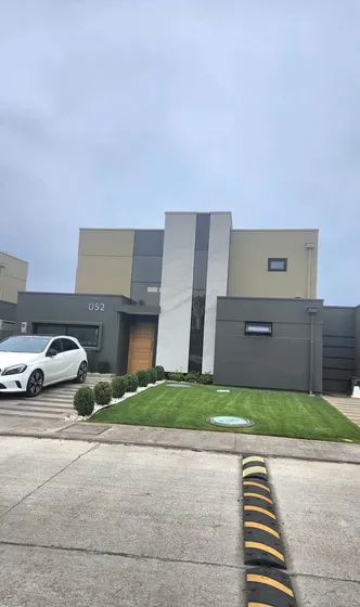 Hermosa Casa Moderna En Condominio Belo Horizonte, Tco