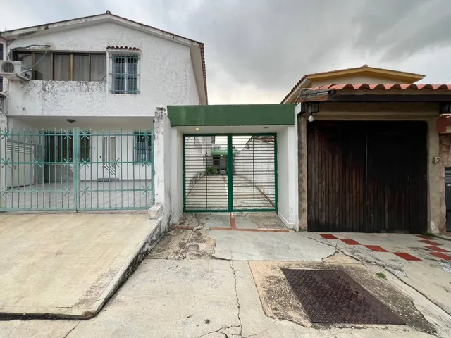  Fp 269019  Se Vende Apartoquinta  En La Urb. El Parral Valencia Calle Cerrada