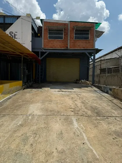 Galpón En Alquiler Ubicado En La Zona Industrial La Quizanda, Techado Súper Amplio E Iluminado 4.000 M2 Aprox Ideal Para Almacenaje Y/o Actividades De Producción Altura De 8 Mts. Planta 100%