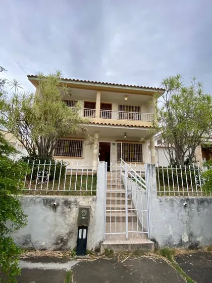 Annic Coronado Vende Casa Quinta En Trigal Norte - Valencia En Calle Cerrada Cód. 325571