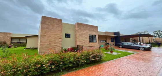 Los Árboles Condominio (18842).