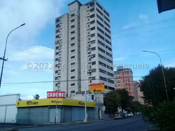Maritza Lucena Tiene Excelente Oportunidad De Adquirir Oficina En El Este De Barquisimeto, Moderna, Segura Y Cómoda, Sin Cortes De Luz, Cubículos Con Aire Acondicionado, Ambiente Cómodo. Vigilancia.