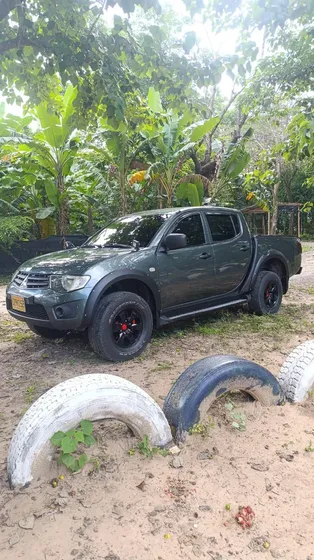 Mitsubishi L200 2012