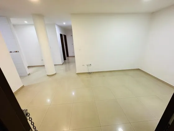 Apartamento En Alquiler De 3 Habitaciones Y 2 Baños Con Buenos Acabados 