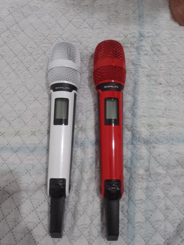 Microfone Somlimi EW135G4 em uso para vocal