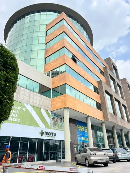 Oficina Comercial Equipada En Alquiler - C.c. Trigaleña Plaza Ubicación: C.c. Trigaleña Plaza, Urb. La Trigaleña, Valencia, Carabobo