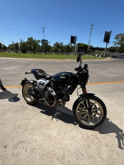Ducati Scrambler Cafe Racer 800