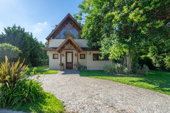Casa En Venta En El Aromo - Tres Dormitorios - Parilla - Pileta - Lote Central