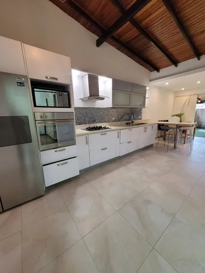 Annic Coronado Vende Casa En Valle De Oro, San Diego Ref. 284551