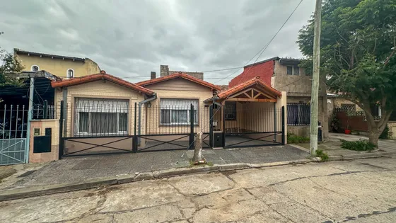 Venta Casa 3 Dormitorios Ciudad Jardín Lomas Del Palomar Con Cochera