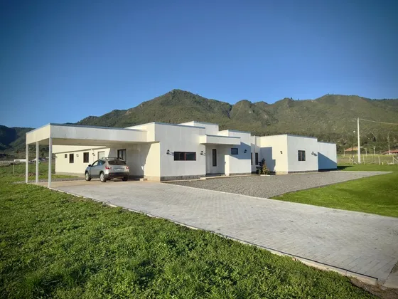Se Vende Casa De 300m2 En Condominio De Zapallar, Curicó