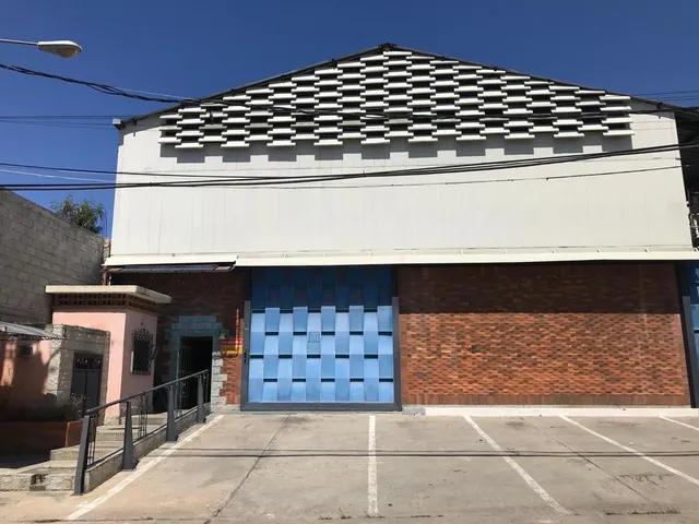 Alquilo Galpon Naguanagua Los Guayabitos 330mt2/mezzanina,oficina 2baños,planta Electrica