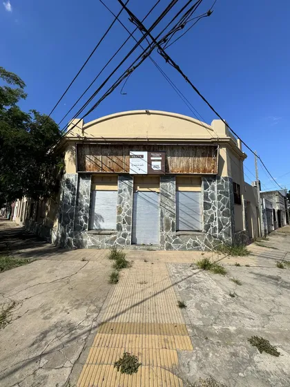 Local Comercial Sobre Esquina