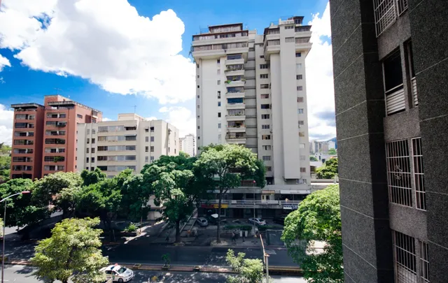 Se Alquila Habitación, En La Urbina.