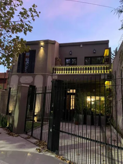 Casa En Venta - 3 Dormitorios 3 Baños - Cochera - 250mts2 - Temperley