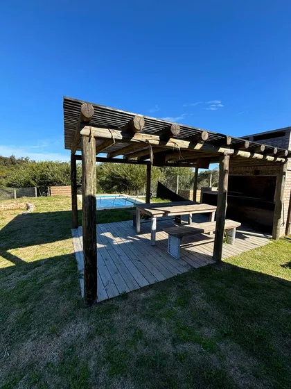 Casa Venta 2 Dormitorios 2 Baños, Piscina En Punta Colorada