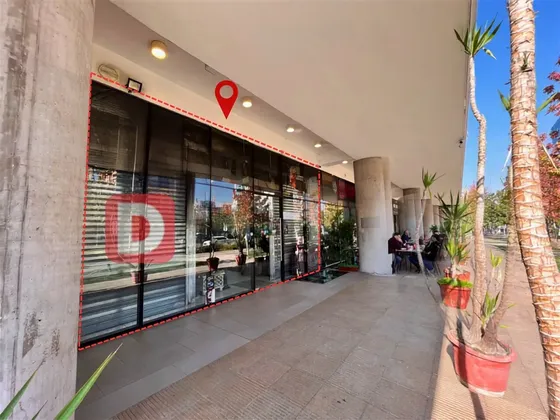 Arriendo Local Comercial En Las Condes 147 M2 / 130 Uf