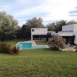 Venta Casa En Villa Allende Golf De 5 Dormitorios