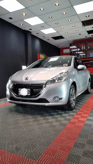 Peugeot 208 1.6 Feline