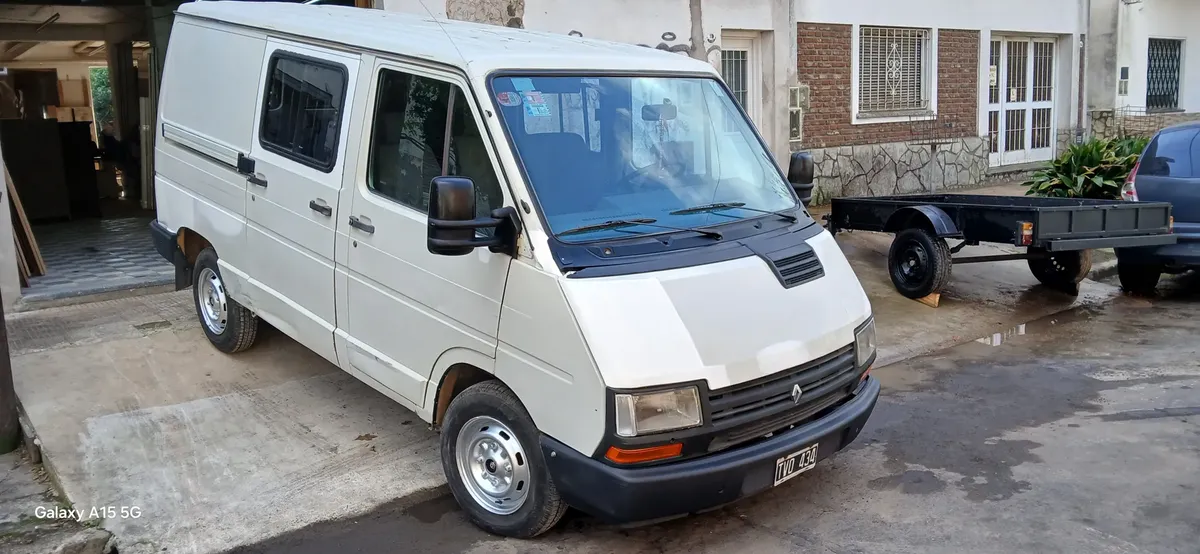Renault Trafic508333482669527040