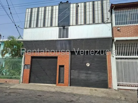 Jesús Escalona Vende Excelente Edificación Con Local Y Galpón En Barquisimeto Ofrece Un Ambiente Cálido Y Tranquilo