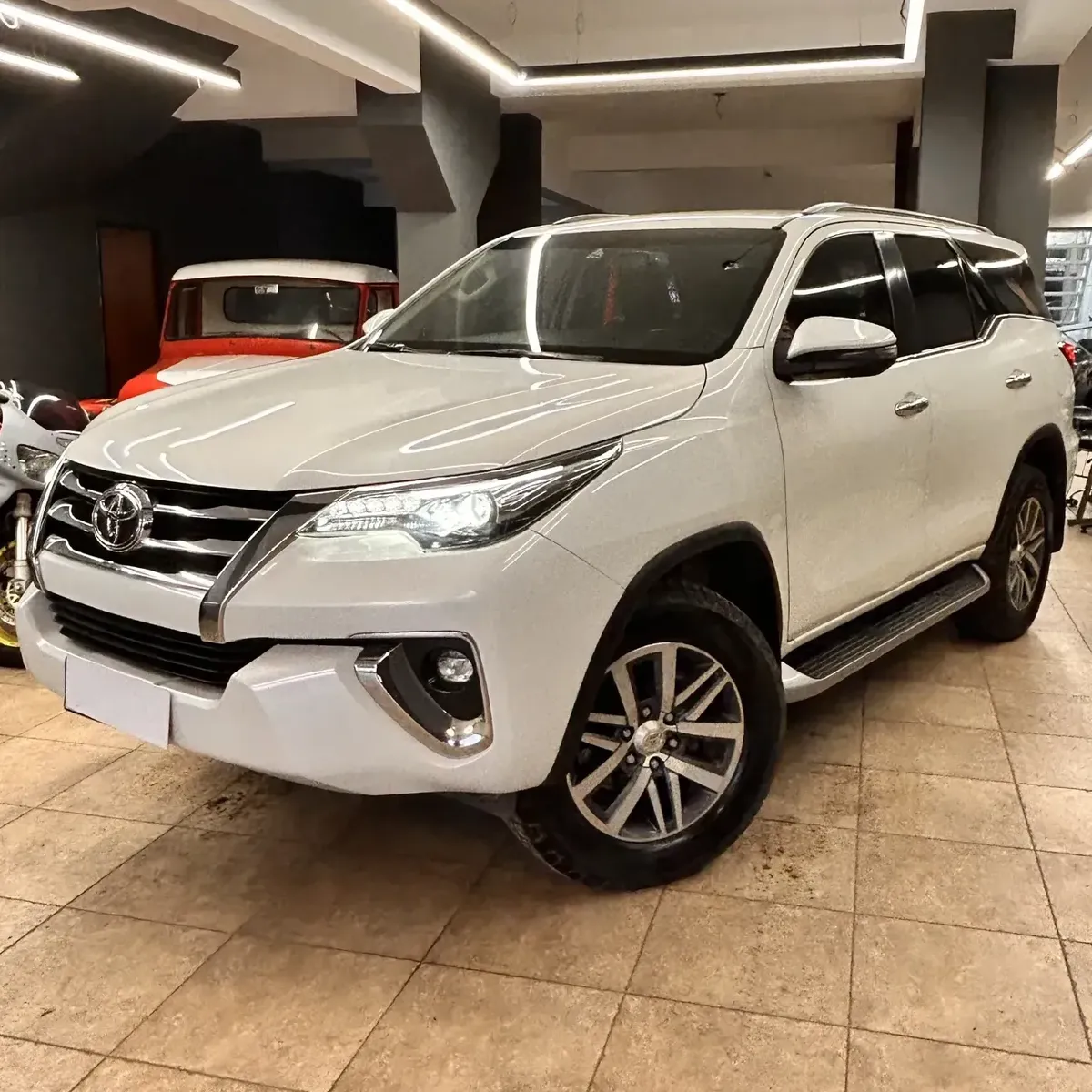 Toyota Hilux SW4 2.8 SRX 177 HP 4x4 7 Seats Automatic Transmission