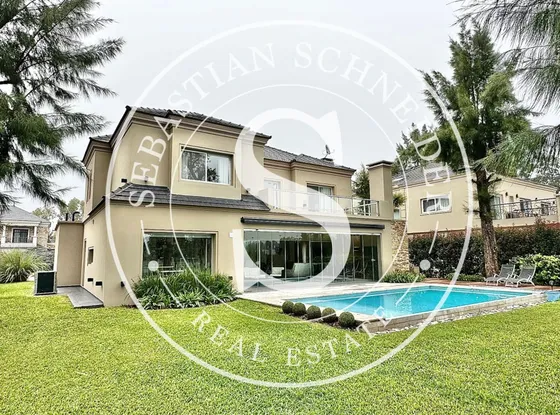 Magnifica Casa Al Golf En Venta En Saint Thomas Este Canning