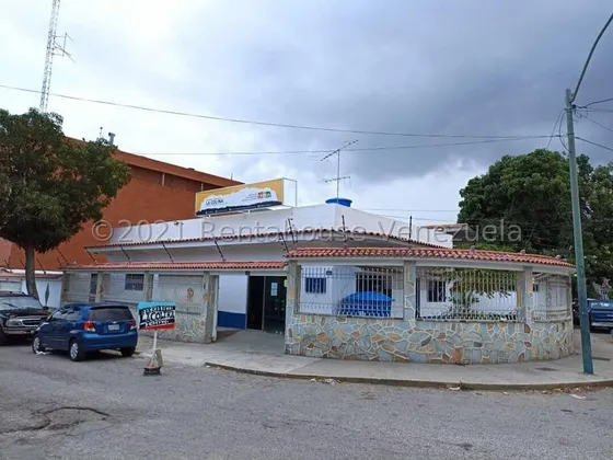Casa En Venta En Esquina En Catia La Mar Punto Comercial Para Desarrollar Cualquier Actividad Economica Galpon Hotel Posada Locales Comerciales