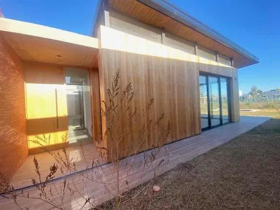 Casa En Venta - 3 Dormitorios 2 Baños - Cochera - 180mts2 - City Bell