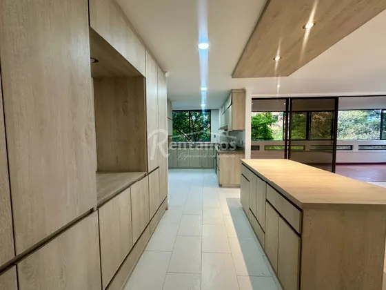 Apartamento En Venta En El Poblado. Cod V775516