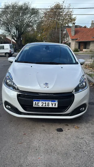 Peugeot 208 1.6 Feline