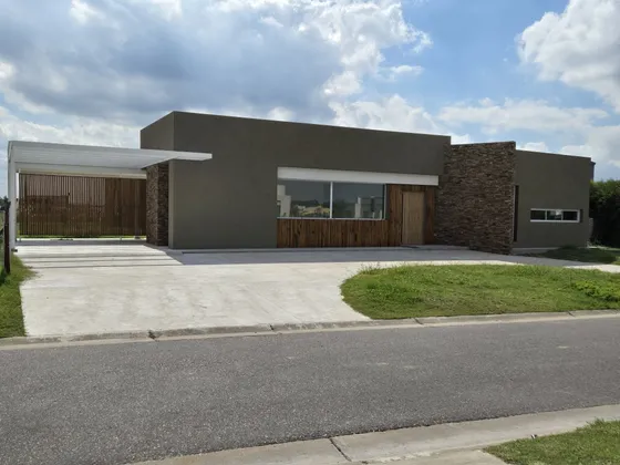 Casa A Estrenar Cercana A Ingreso ,  Area 1...., Excelente Oportunidad.  