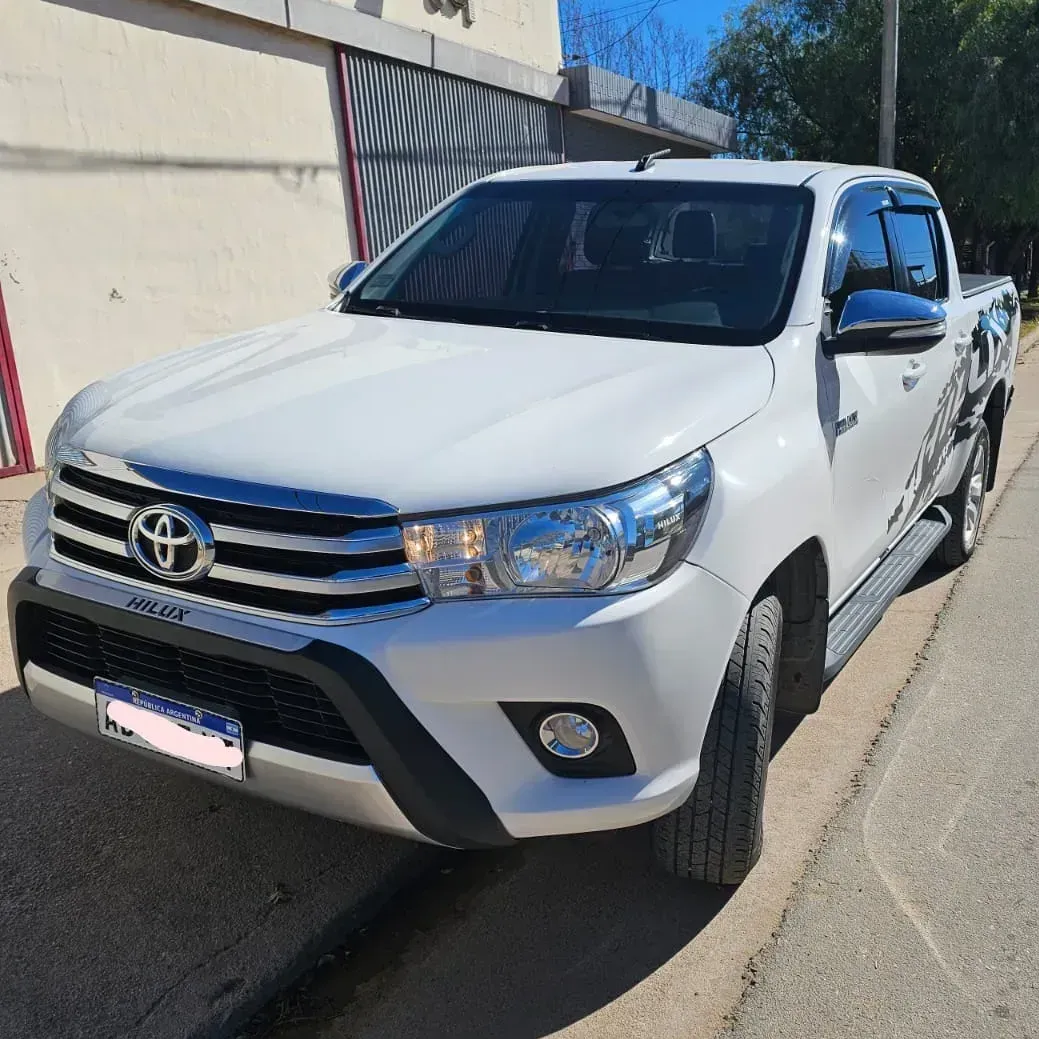 Toyota Hilux 2.8 Cd Srv 177 cv 4x2