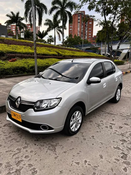 Renault Logan 1.6 Privilege / Intens