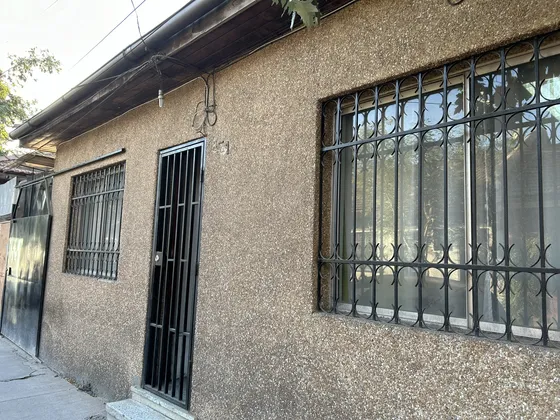Casa Ubicada En Barrio Mixto Ideal Comercio