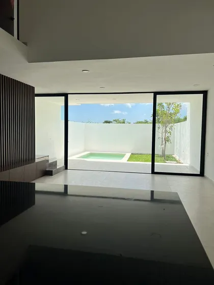 Casa En Venta En Privada Xcanatun, Merida.