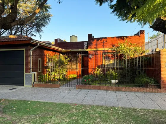 Casa 3 Ambientes Con Cochera Venta Don Bosco