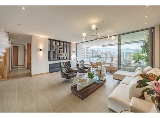 Venta De  Lujoso  Apartamento El Poblado, Medellín - Milla De Oro 