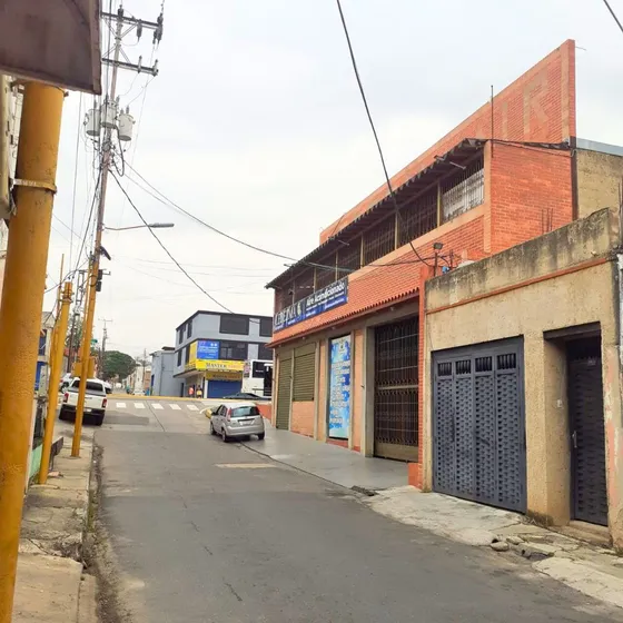 Angelica Acosta Vende Casa En Avenida Briceño Méndez Con Avenida Cedeño Cerca De Zona Comercial