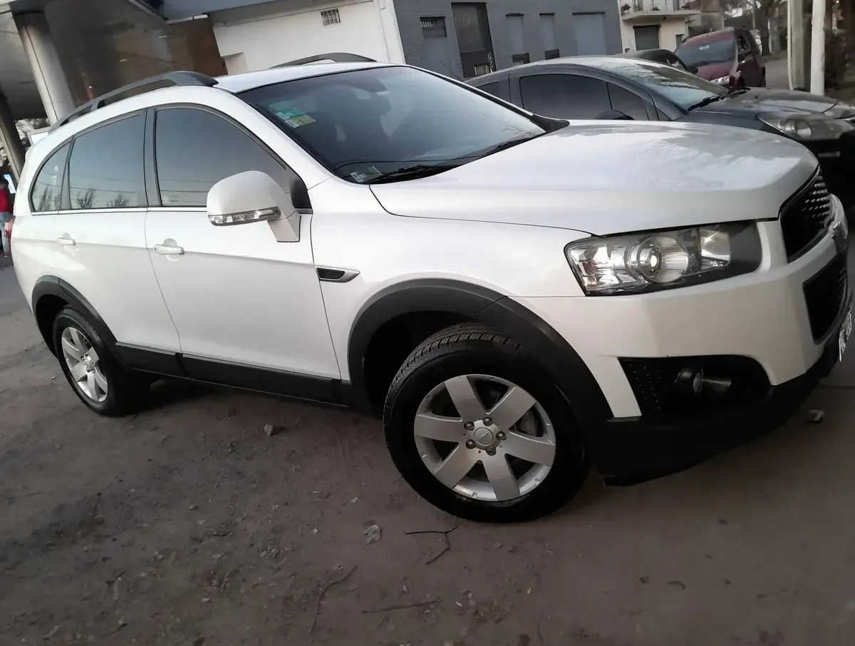 Chevrolet Captiva 2.4 LS MT FWD 167 HP