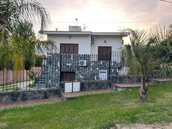 Casa En Venta - Villa Carlos Paz, Villa Del Lago