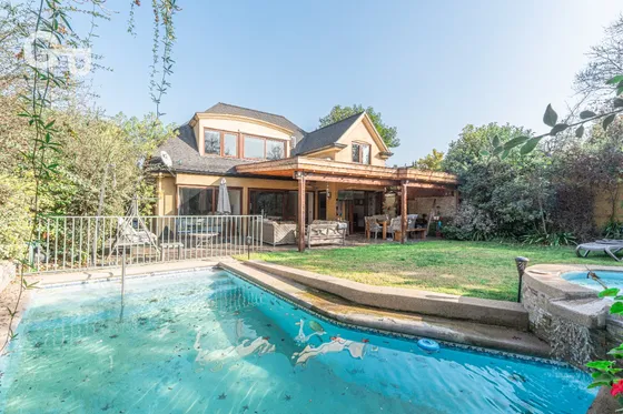 Hermosa Casa, Ubicada En El Mejor Condominio De Los Fresnos