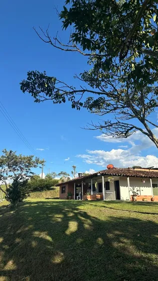 Finca Con Galpones Y Lagos