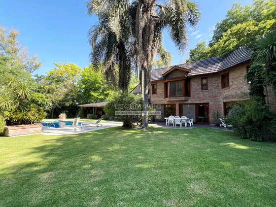 Casa En Venta En Doble Lote De 1870m2 - Country San Carlos